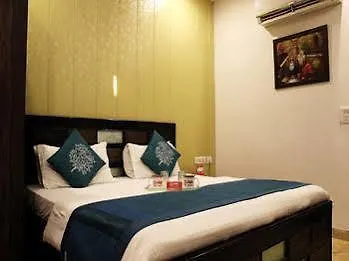 *** Hotel Oyo Rooms Pitampura Rani Bagh Delhi  India