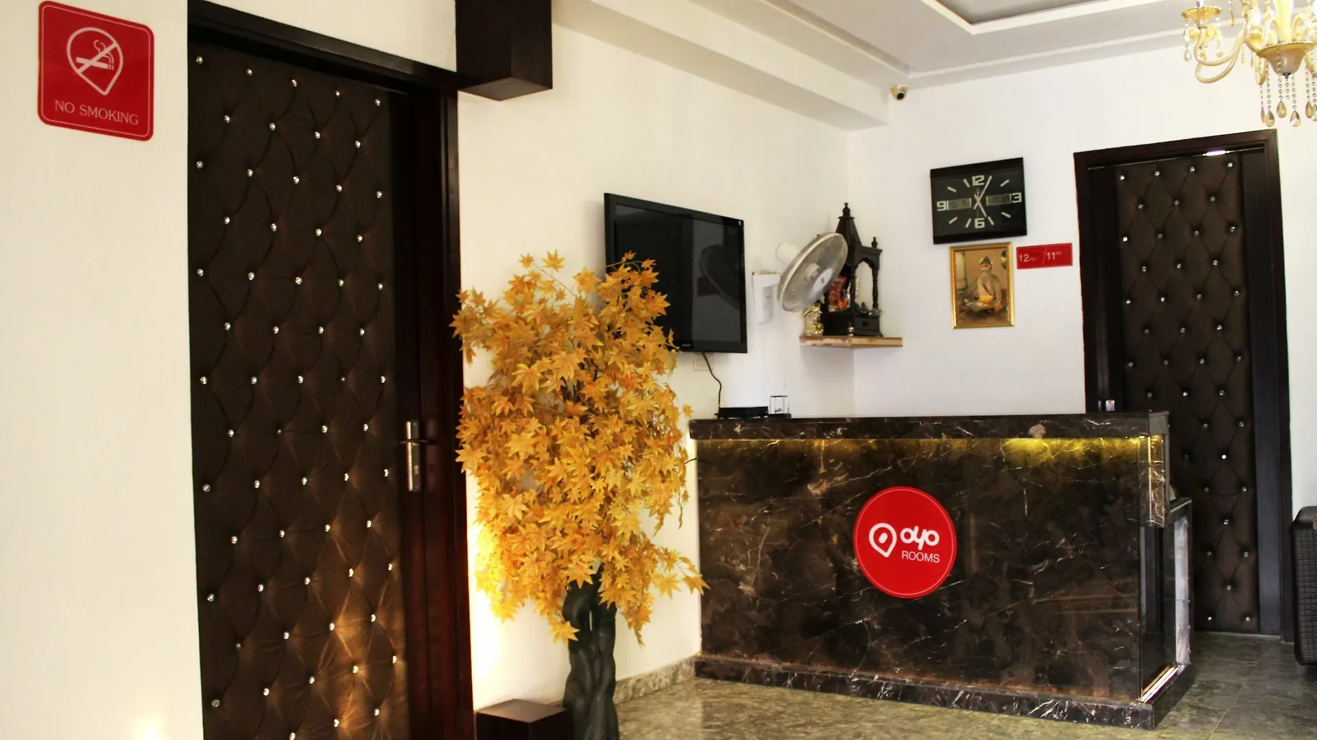 *** Hotel Oyo Rooms Pitampura Rani Bagh Delhi  India